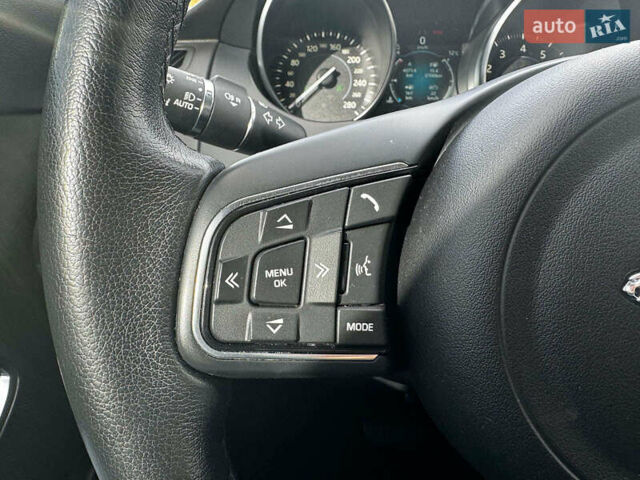 Білий Ягуар E-Pace, об'ємом двигуна 2 л та пробігом 59 тис. км за 28490 $, фото 14 на Automoto.ua