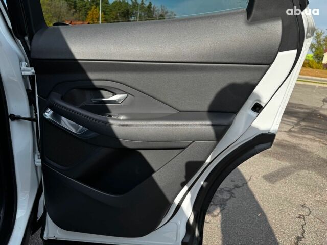 Белый Ягуар E-Pace, объемом двигателя 2 л и пробегом 59 тыс. км за 28490 $, фото 27 на Automoto.ua