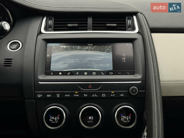 Белый Ягуар E-Pace, объемом двигателя 2 л и пробегом 38 тыс. км за 21500 $, фото 34 на Automoto.ua