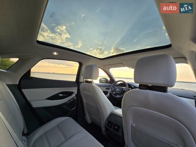Белый Ягуар E-Pace, объемом двигателя 2 л и пробегом 35 тыс. км за 28000 $, фото 13 на Automoto.ua