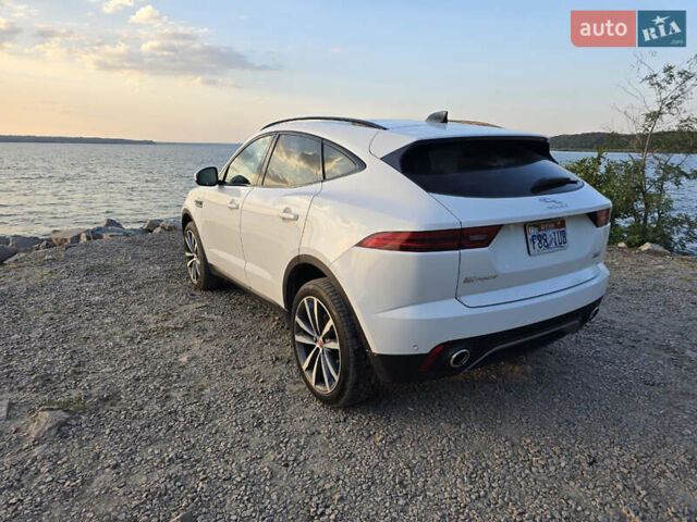 Белый Ягуар E-Pace, объемом двигателя 2 л и пробегом 38 тыс. км за 25000 $, фото 5 на Automoto.ua