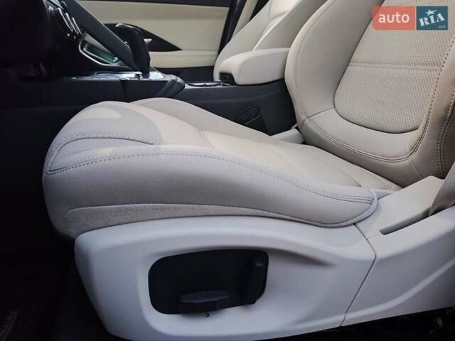 Белый Ягуар E-Pace, объемом двигателя 2 л и пробегом 117 тыс. км за 18850 $, фото 26 на Automoto.ua