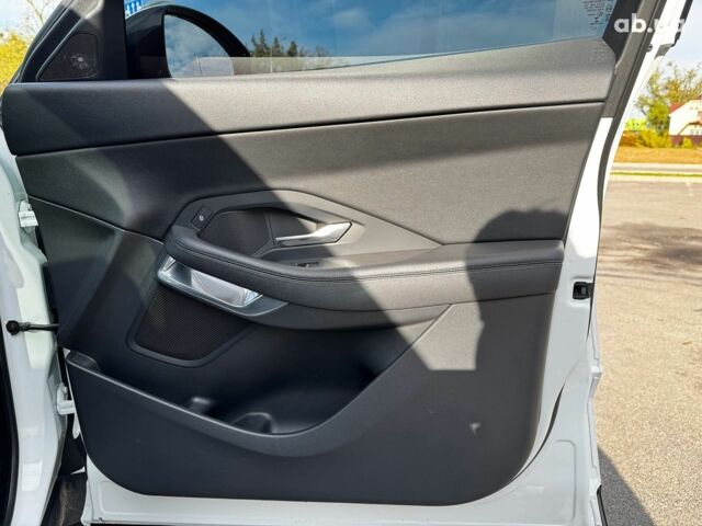 Белый Ягуар E-Pace, объемом двигателя 2 л и пробегом 59 тыс. км за 28490 $, фото 29 на Automoto.ua