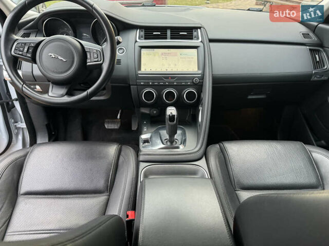 Белый Ягуар E-Pace, объемом двигателя 2 л и пробегом 98 тыс. км за 21500 $, фото 6 на Automoto.ua