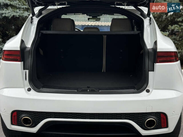 Белый Ягуар E-Pace, объемом двигателя 2 л и пробегом 38 тыс. км за 21500 $, фото 46 на Automoto.ua