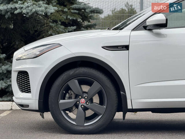 Белый Ягуар E-Pace, объемом двигателя 2 л и пробегом 38 тыс. км за 21500 $, фото 14 на Automoto.ua