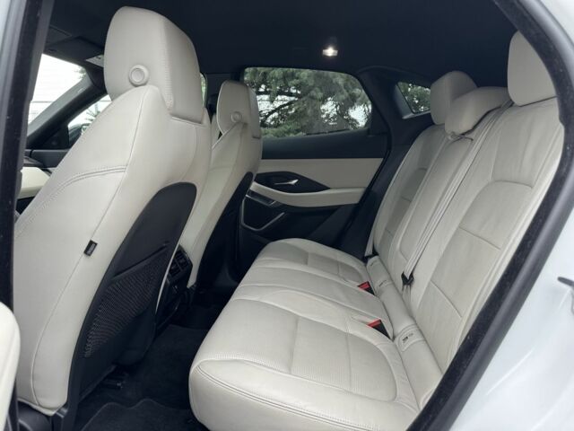 Белый Ягуар E-Pace, объемом двигателя 2 л и пробегом 38 тыс. км за 21500 $, фото 23 на Automoto.ua