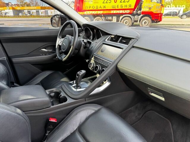 Белый Ягуар E-Pace, объемом двигателя 2 л и пробегом 59 тыс. км за 28490 $, фото 30 на Automoto.ua