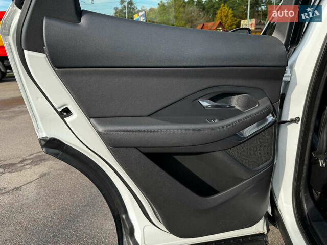 Білий Ягуар E-Pace, об'ємом двигуна 2 л та пробігом 59 тис. км за 28490 $, фото 23 на Automoto.ua