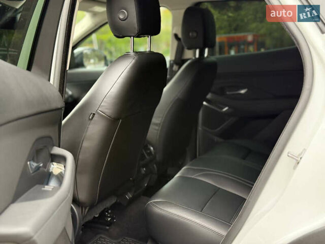 Белый Ягуар E-Pace, объемом двигателя 2 л и пробегом 72 тыс. км за 26100 $, фото 10 на Automoto.ua