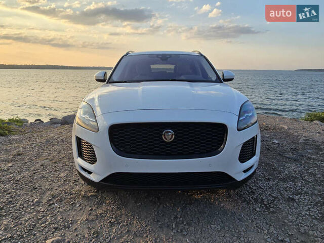 Белый Ягуар E-Pace, объемом двигателя 2 л и пробегом 38 тыс. км за 25000 $, фото 3 на Automoto.ua