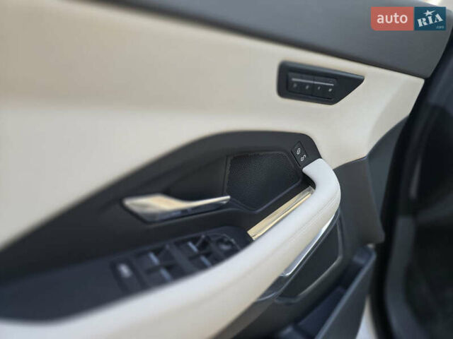 Белый Ягуар E-Pace, объемом двигателя 2 л и пробегом 38 тыс. км за 25000 $, фото 18 на Automoto.ua