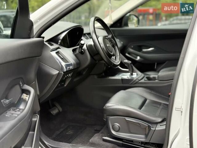 Білий Ягуар E-Pace, об'ємом двигуна 2 л та пробігом 72 тис. км за 26999 $, фото 6 на Automoto.ua