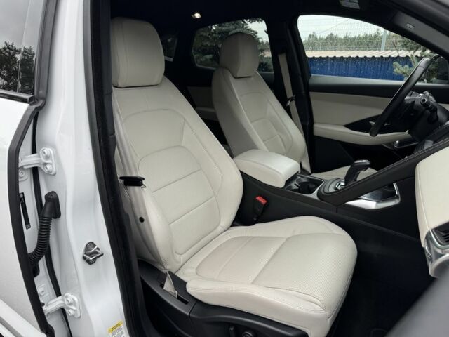 Белый Ягуар E-Pace, объемом двигателя 2 л и пробегом 38 тыс. км за 21500 $, фото 22 на Automoto.ua