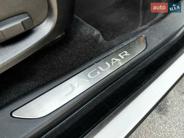 Білий Ягуар E-Pace, об'ємом двигуна 2 л та пробігом 59 тис. км за 28490 $, фото 31 на Automoto.ua