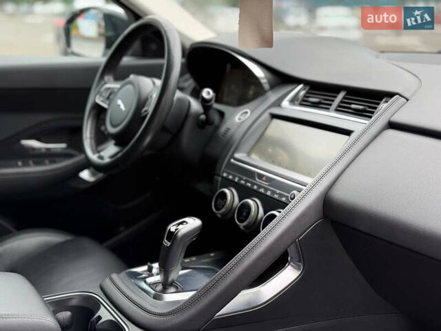 Белый Ягуар E-Pace, объемом двигателя 2 л и пробегом 72 тыс. км за 26500 $, фото 11 на Automoto.ua