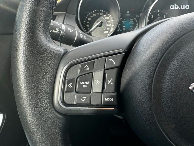 Белый Ягуар E-Pace, объемом двигателя 2 л и пробегом 59 тыс. км за 28490 $, фото 15 на Automoto.ua