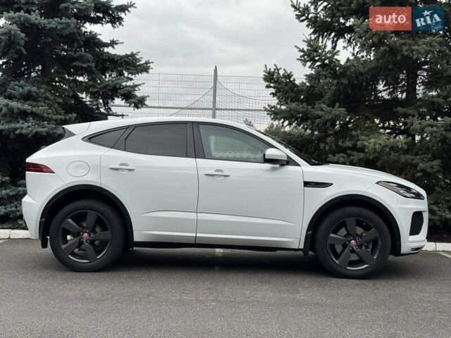 Белый Ягуар E-Pace, объемом двигателя 2 л и пробегом 38 тыс. км за 21500 $, фото 10 на Automoto.ua