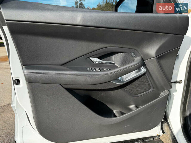 Білий Ягуар E-Pace, об'ємом двигуна 2 л та пробігом 59 тис. км за 28490 $, фото 9 на Automoto.ua