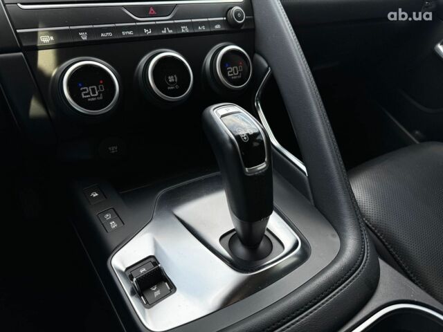 Белый Ягуар E-Pace, объемом двигателя 2 л и пробегом 59 тыс. км за 28490 $, фото 21 на Automoto.ua