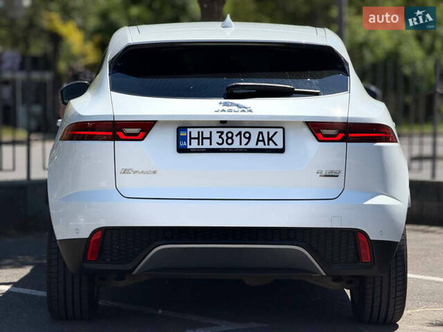 Белый Ягуар E-Pace, объемом двигателя 2 л и пробегом 72 тыс. км за 26100 $, фото 4 на Automoto.ua