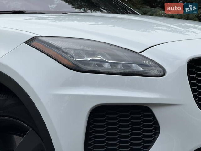 Белый Ягуар E-Pace, объемом двигателя 2 л и пробегом 38 тыс. км за 21500 $, фото 8 на Automoto.ua