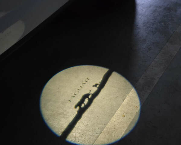 Белый Ягуар E-Pace, объемом двигателя 2 л и пробегом 38 тыс. км за 25000 $, фото 19 на Automoto.ua