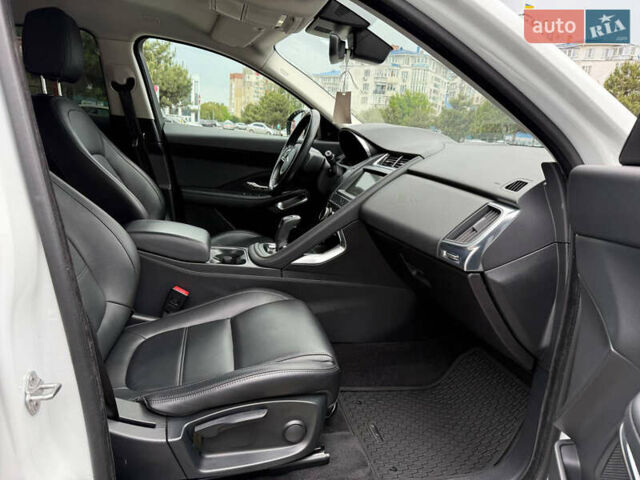 Белый Ягуар E-Pace, объемом двигателя 2 л и пробегом 72 тыс. км за 26100 $, фото 13 на Automoto.ua