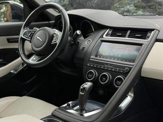 Белый Ягуар E-Pace, объемом двигателя 2 л и пробегом 38 тыс. км за 21500 $, фото 17 на Automoto.ua