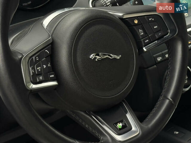 Белый Ягуар E-Pace, объемом двигателя 2 л и пробегом 38 тыс. км за 21500 $, фото 31 на Automoto.ua