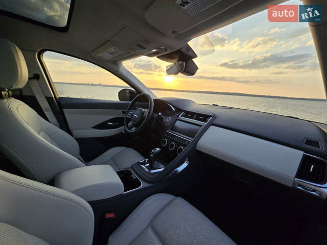Белый Ягуар E-Pace, объемом двигателя 2 л и пробегом 35 тыс. км за 28000 $, фото 12 на Automoto.ua
