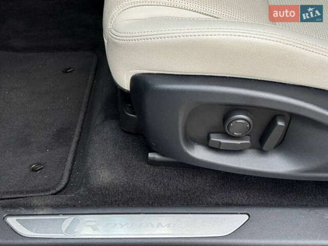 Белый Ягуар E-Pace, объемом двигателя 2 л и пробегом 38 тыс. км за 23900 $, фото 36 на Automoto.ua