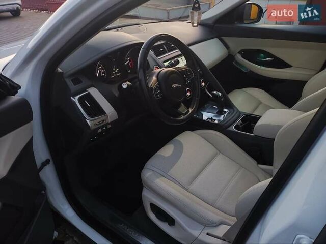 Белый Ягуар E-Pace, объемом двигателя 2 л и пробегом 117 тыс. км за 18850 $, фото 23 на Automoto.ua