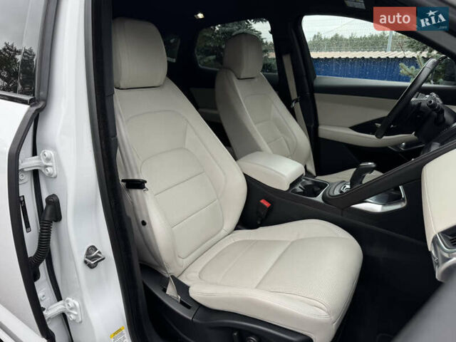 Белый Ягуар E-Pace, объемом двигателя 2 л и пробегом 38 тыс. км за 21500 $, фото 43 на Automoto.ua