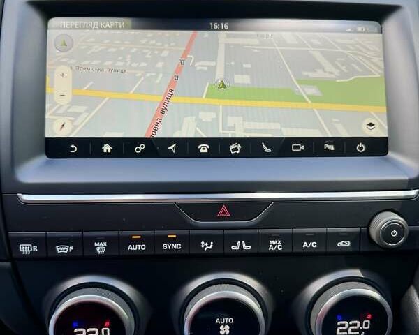 Белый Ягуар E-Pace, объемом двигателя 2 л и пробегом 57 тыс. км за 33900 $, фото 55 на Automoto.ua