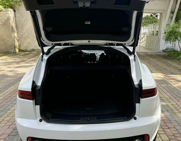 Белый Ягуар E-Pace, объемом двигателя 2 л и пробегом 57 тыс. км за 33900 $, фото 61 на Automoto.ua