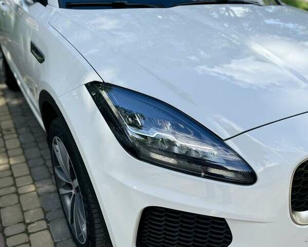 Белый Ягуар E-Pace, объемом двигателя 2 л и пробегом 57 тыс. км за 33900 $, фото 30 на Automoto.ua