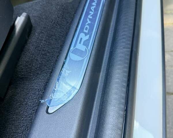 Белый Ягуар E-Pace, объемом двигателя 2 л и пробегом 57 тыс. км за 33900 $, фото 40 на Automoto.ua