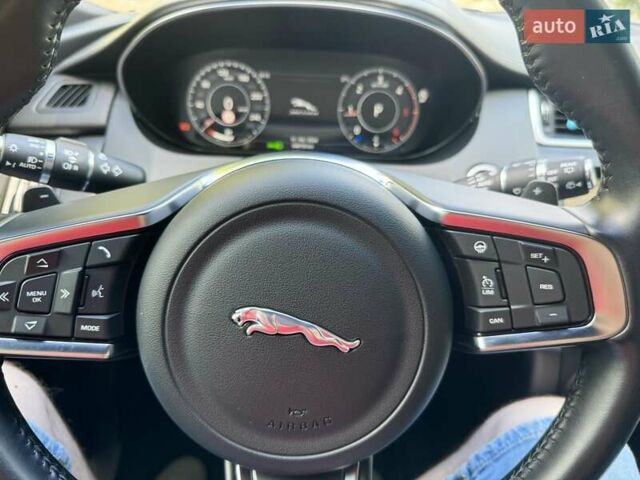 Белый Ягуар E-Pace, объемом двигателя 2 л и пробегом 55 тыс. км за 34700 $, фото 49 на Automoto.ua