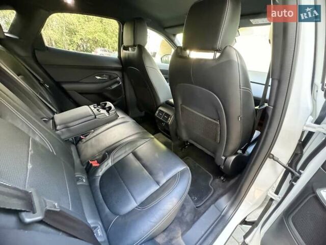 Белый Ягуар E-Pace, объемом двигателя 2 л и пробегом 57 тыс. км за 33900 $, фото 49 на Automoto.ua