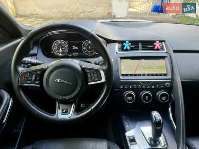 Белый Ягуар E-Pace, объемом двигателя 2 л и пробегом 57 тыс. км за 33900 $, фото 43 на Automoto.ua