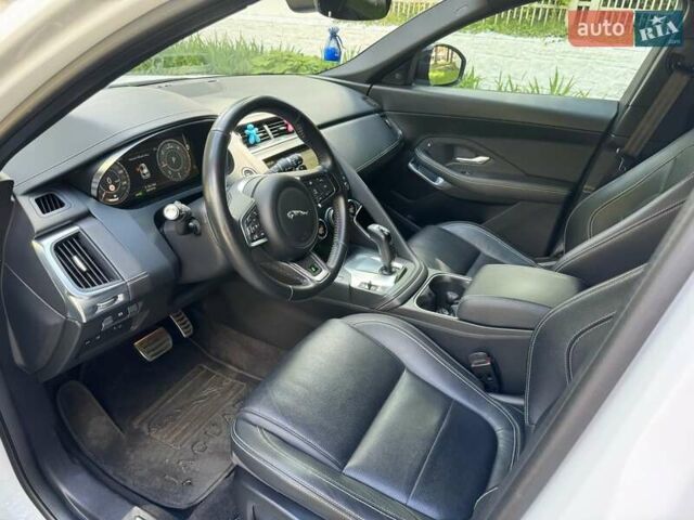 Белый Ягуар E-Pace, объемом двигателя 2 л и пробегом 57 тыс. км за 33900 $, фото 34 на Automoto.ua