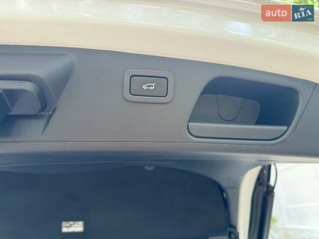 Белый Ягуар E-Pace, объемом двигателя 2 л и пробегом 57 тыс. км за 33900 $, фото 60 на Automoto.ua