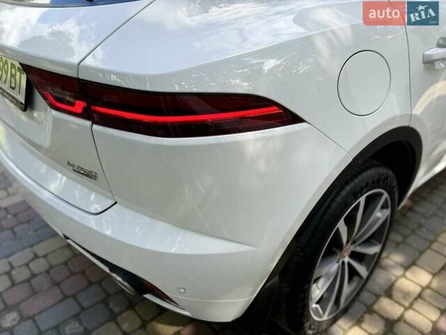 Белый Ягуар E-Pace, объемом двигателя 2 л и пробегом 57 тыс. км за 33900 $, фото 29 на Automoto.ua