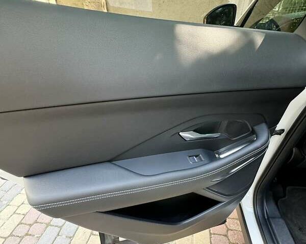 Белый Ягуар E-Pace, объемом двигателя 2 л и пробегом 57 тыс. км за 33900 $, фото 46 на Automoto.ua