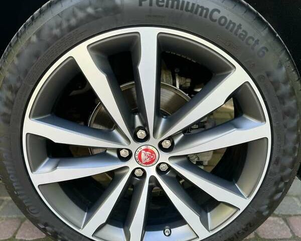 Белый Ягуар E-Pace, объемом двигателя 2 л и пробегом 57 тыс. км за 33900 $, фото 26 на Automoto.ua