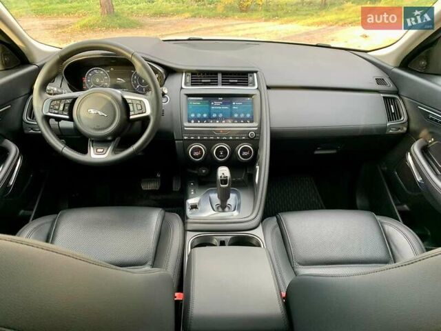 Белый Ягуар E-Pace, объемом двигателя 2 л и пробегом 27 тыс. км за 28000 $, фото 24 на Automoto.ua