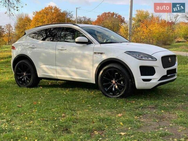 Белый Ягуар E-Pace, объемом двигателя 2 л и пробегом 27 тыс. км за 28000 $, фото 5 на Automoto.ua