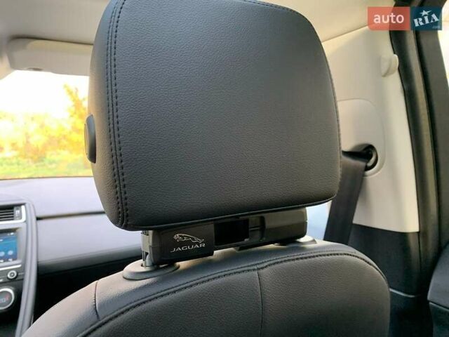 Белый Ягуар E-Pace, объемом двигателя 2 л и пробегом 27 тыс. км за 28000 $, фото 27 на Automoto.ua