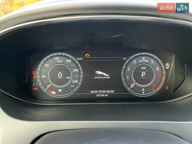 Белый Ягуар E-Pace, объемом двигателя 2 л и пробегом 27 тыс. км за 28000 $, фото 20 на Automoto.ua